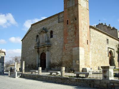 Iglesia de San Pedro Apóstol de Las Ventas con Peña Aguilera Portal